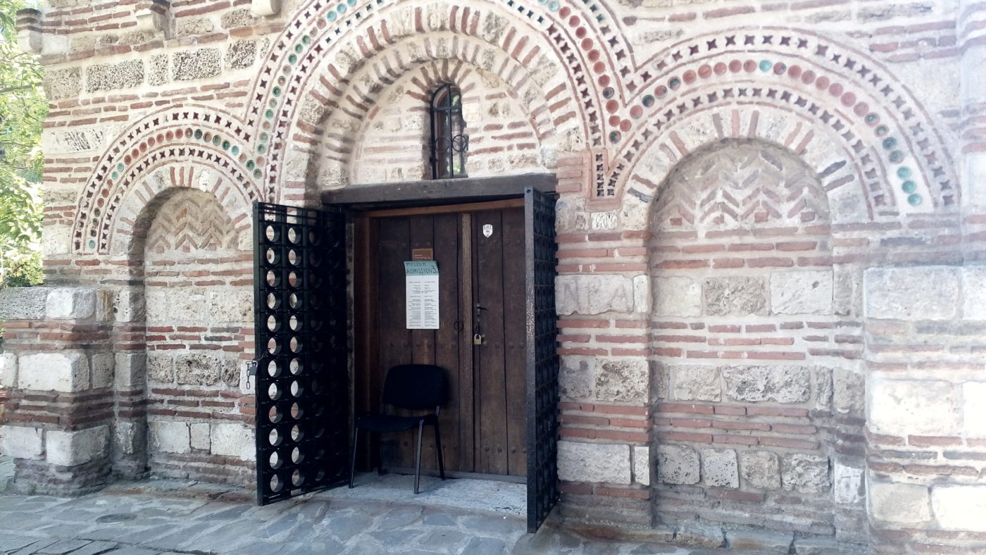 Zdjęcia z Bułgarii - wejście do kościoła