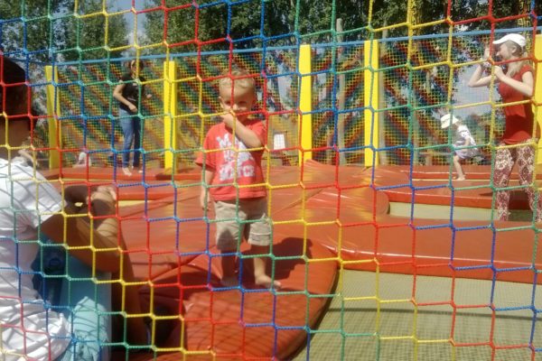Plac zabaw w Krasiejowie - trampoliny