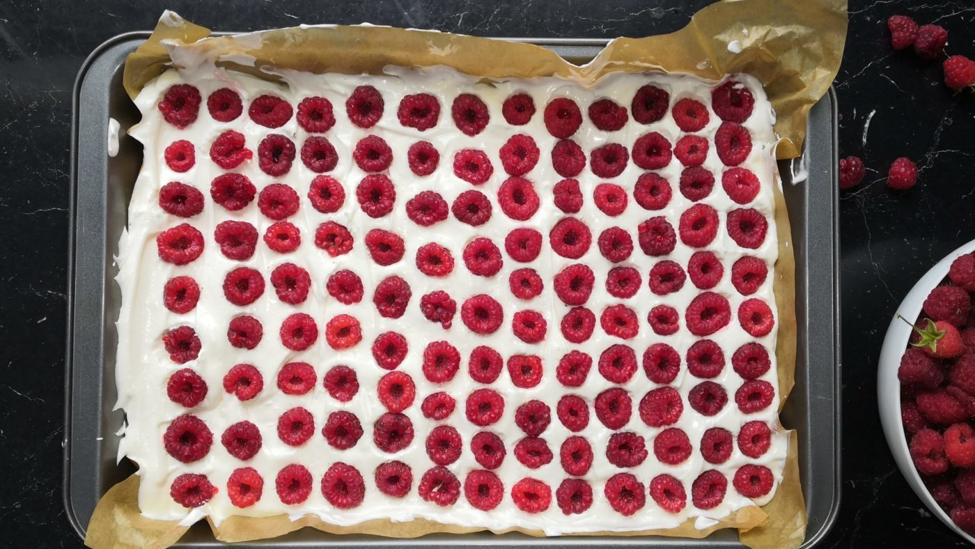 kruche_ciasto_z_malinami_i_budyniowa_pianka_krok1