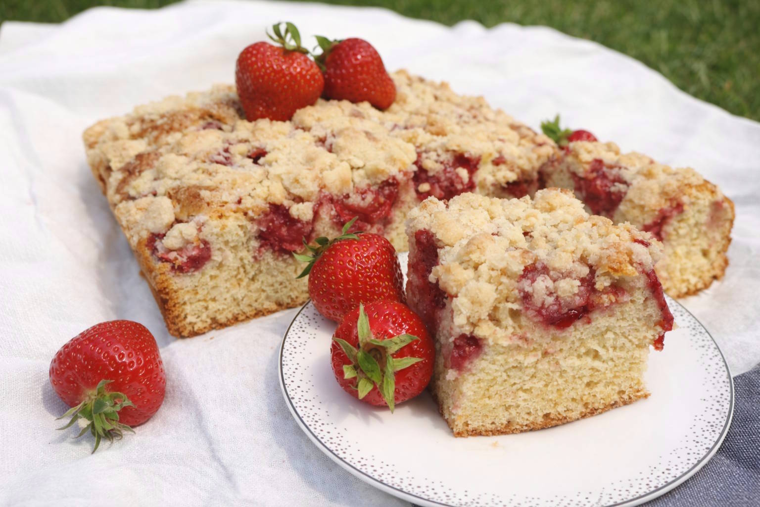 ciasto ucierane z truskawkami