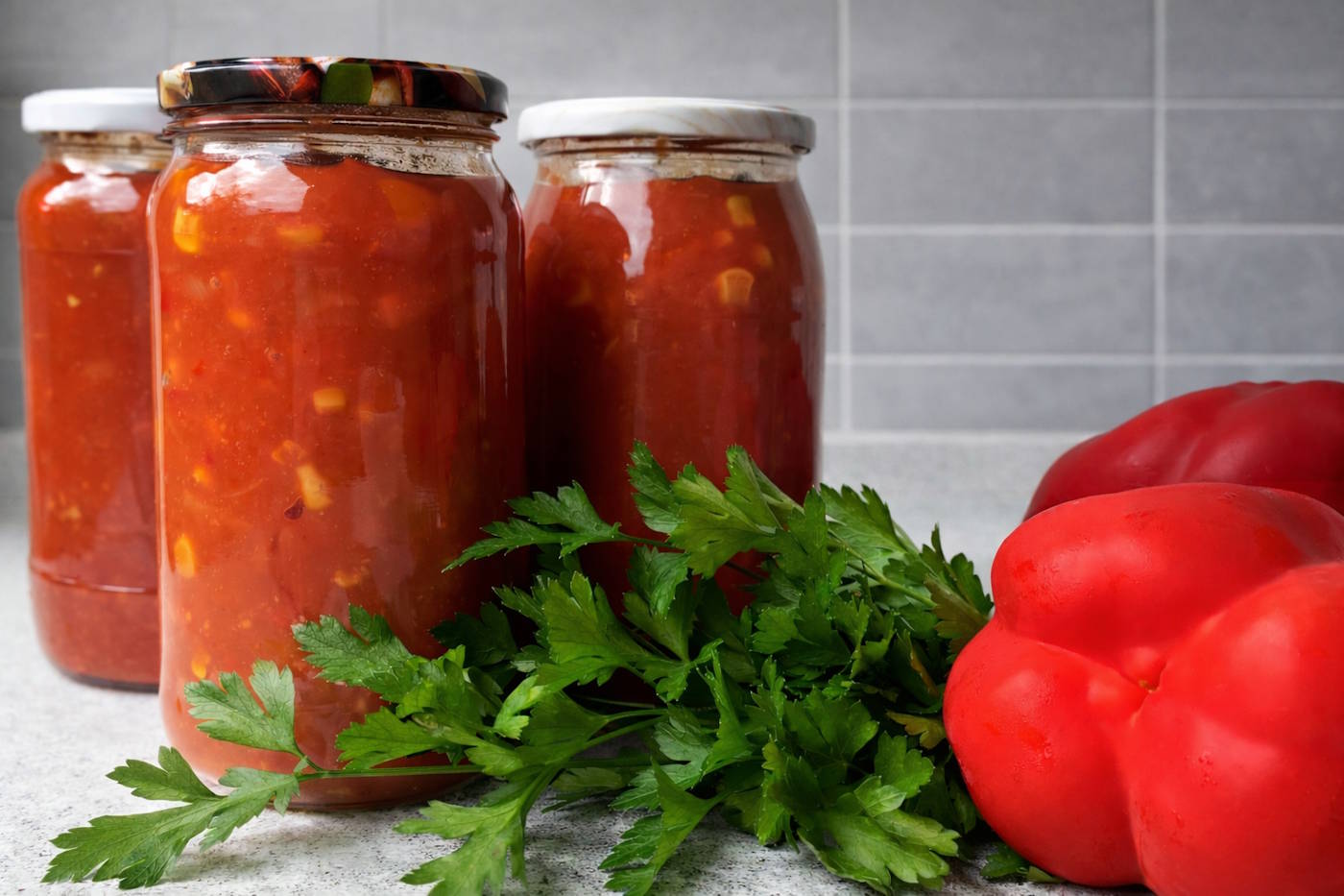 Sos słodko-kwaśny w słoikach – przetwory domowe Gotowy sos słodko-kwaśny w słoikach na przetwory