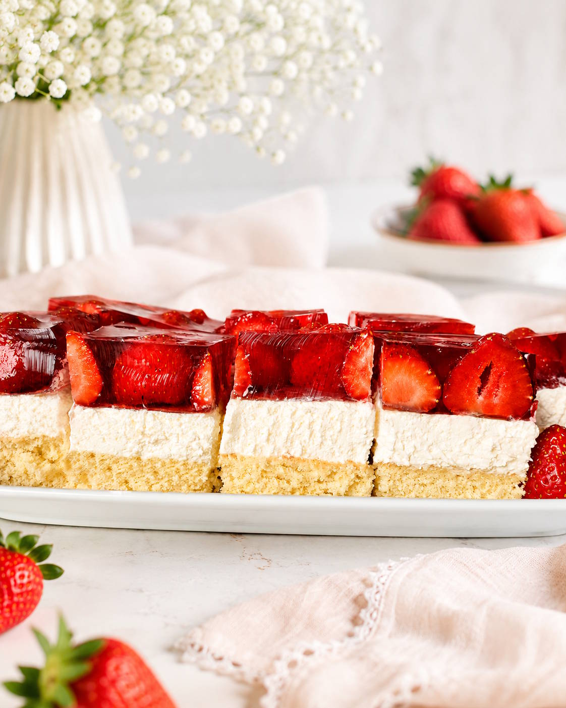 Ciasto z truskawkami i galaretka