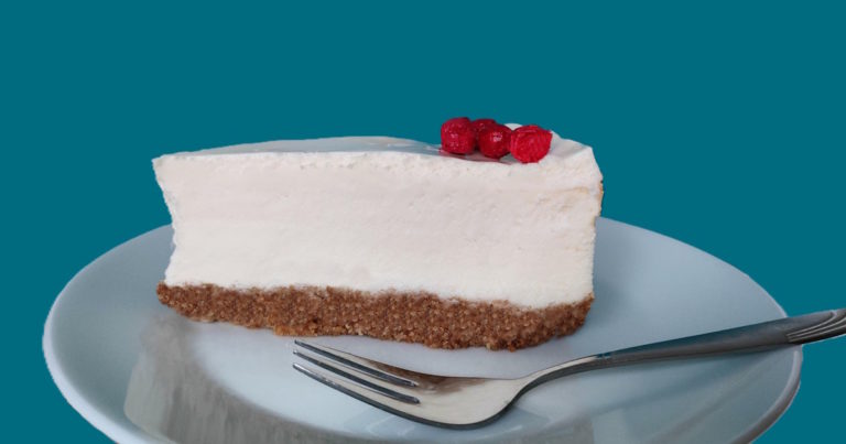 Sernik z polewą ze śmietany