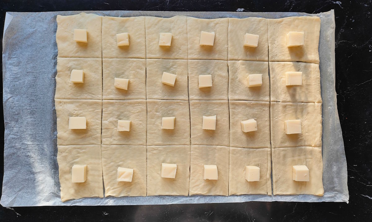 Świąteczny chlebek odrywany mozzarella